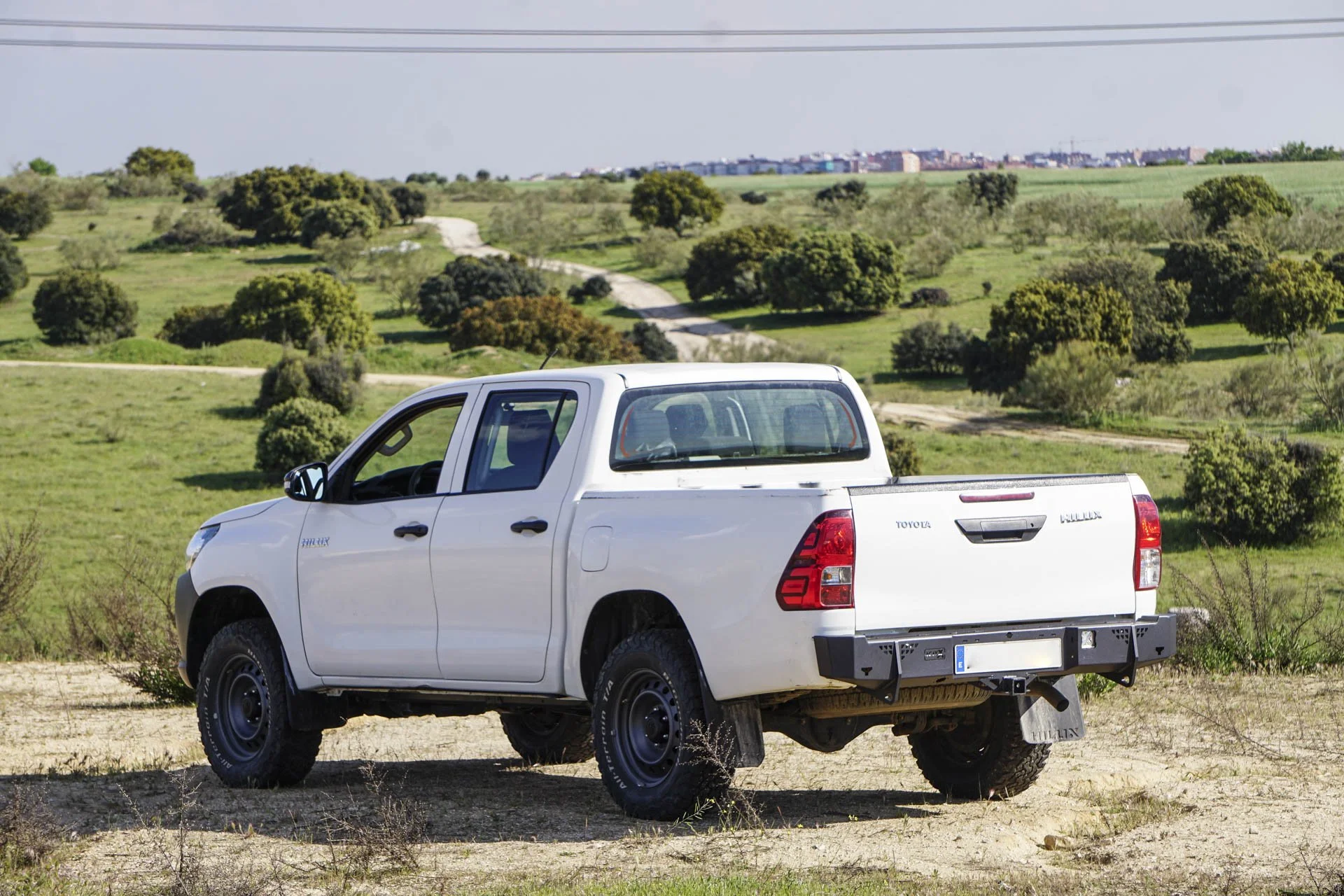 hilux-2.jpg (Copy)