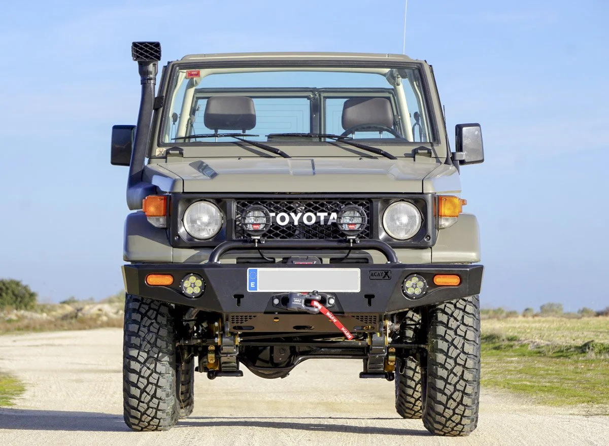 Paragolpes delantero Toyota Land Cruiser Bj70/73. Faro Redondo
