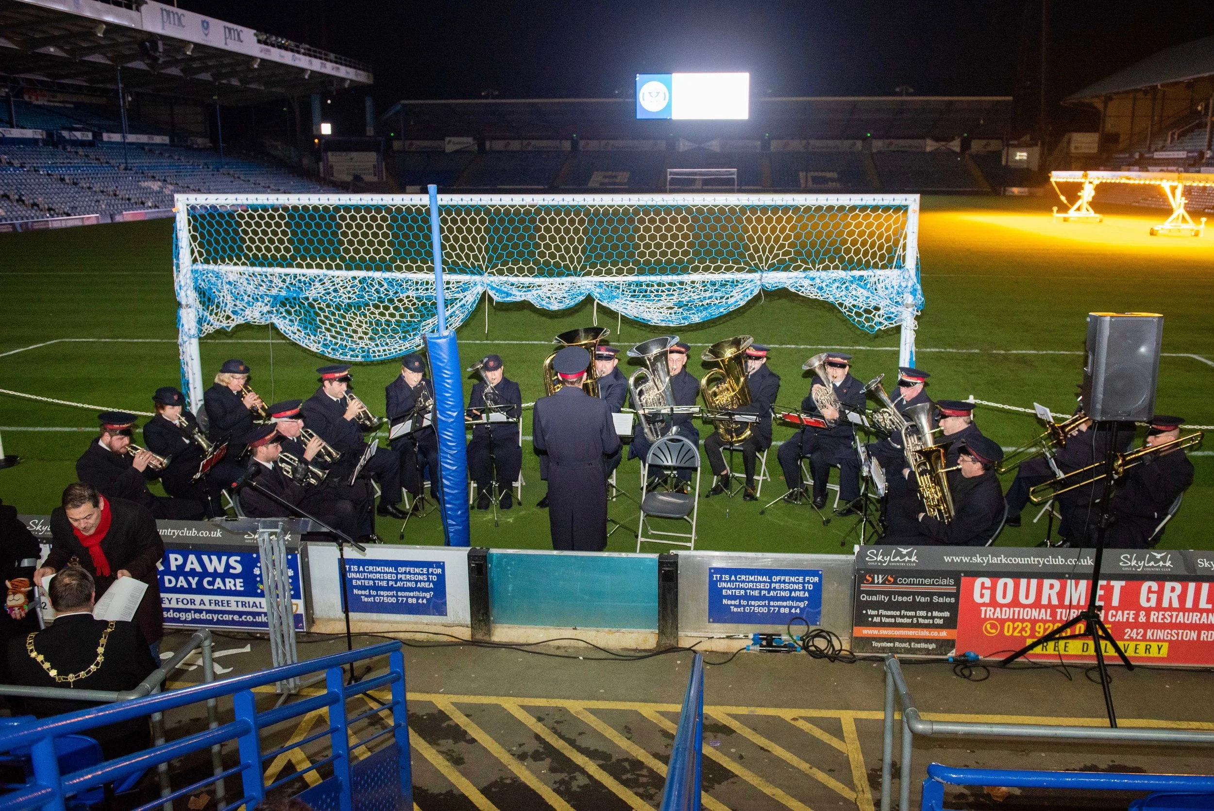 VernonNash_Schools Carols at Fratton Park_003.jpg