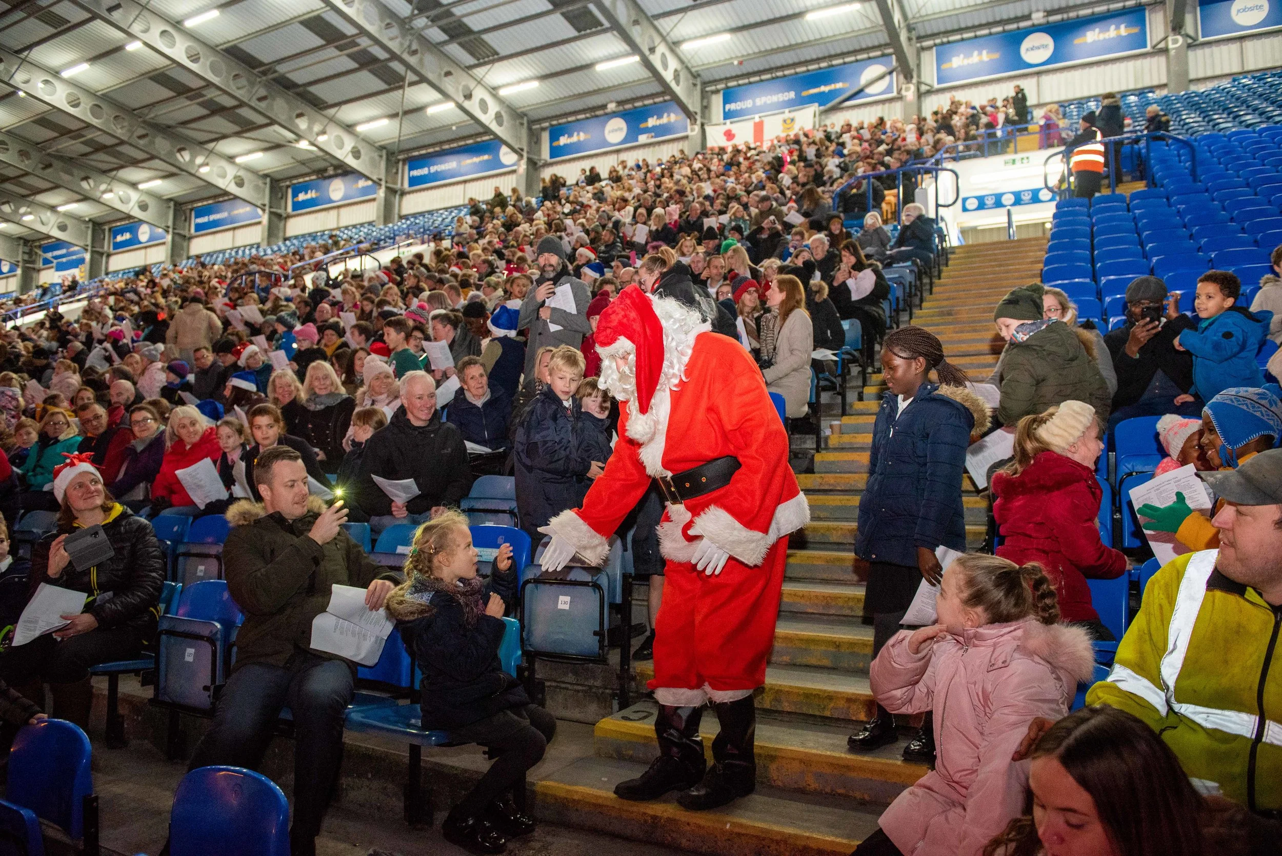 VernonNash_Schools Carols at Fratton Park_036.jpg