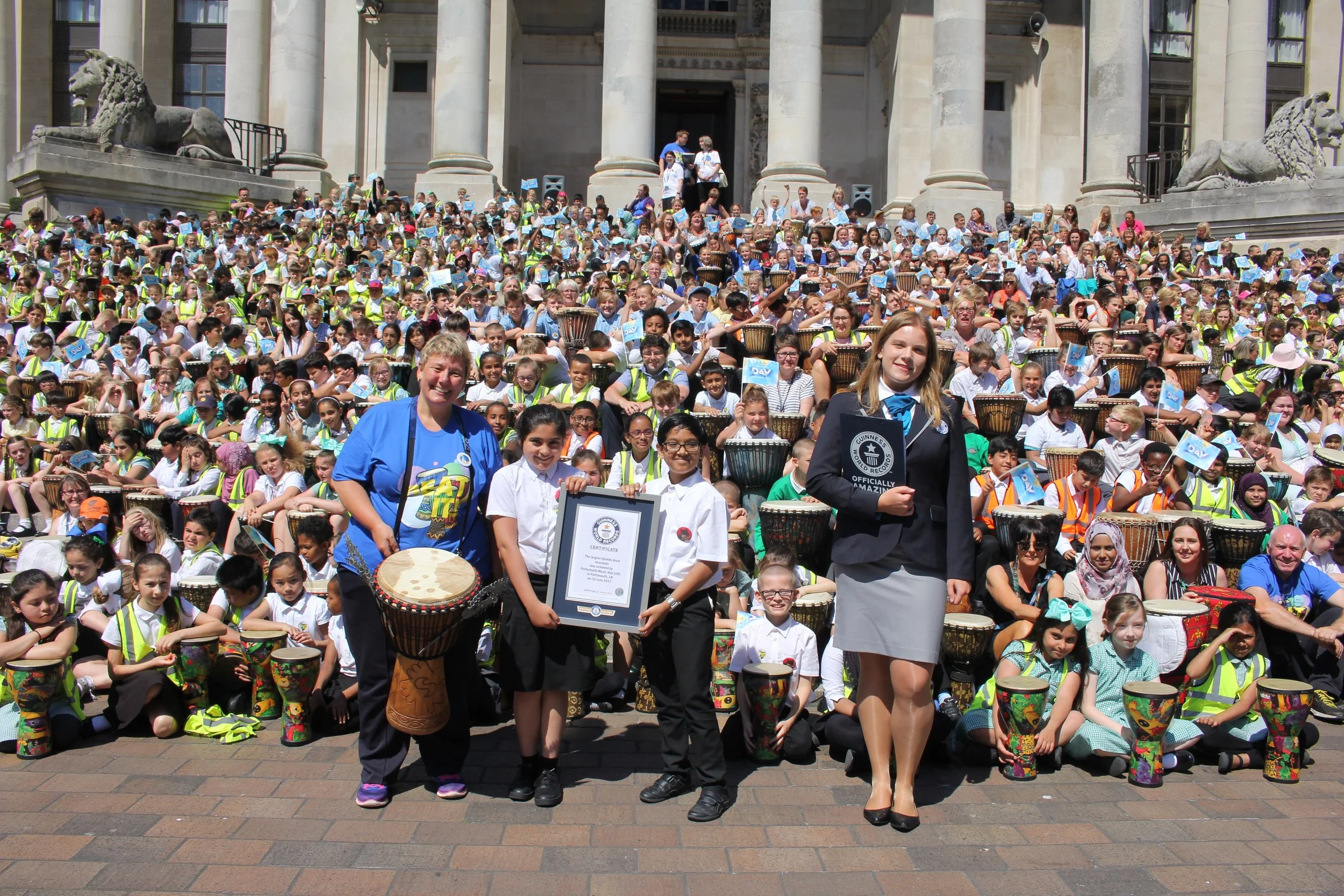 IT'S A RECORD! 900 DRUMMERS MAKE DRUM HISTORY ON BBC MUSIC DAY
