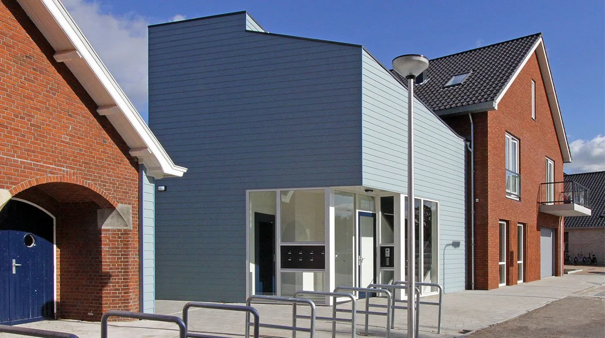 Transformatie Groene Hart Lyceum, nieuwbouw met fysiotherapie, 7 maisonnettes en 4 kluswoningen in het bestaande schoolgebouw.