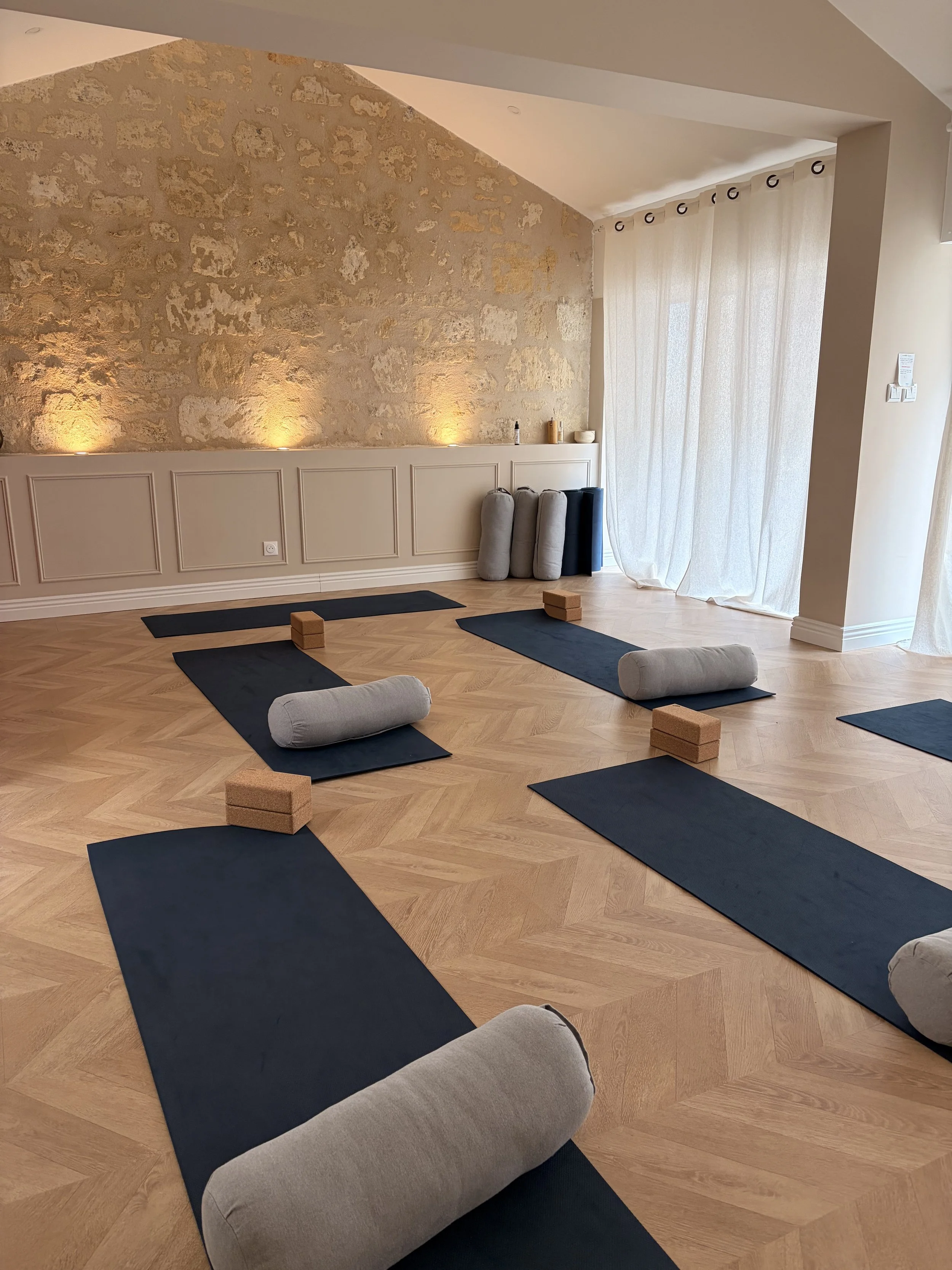 Salle du cours de yoga prénatal à Bordeaux