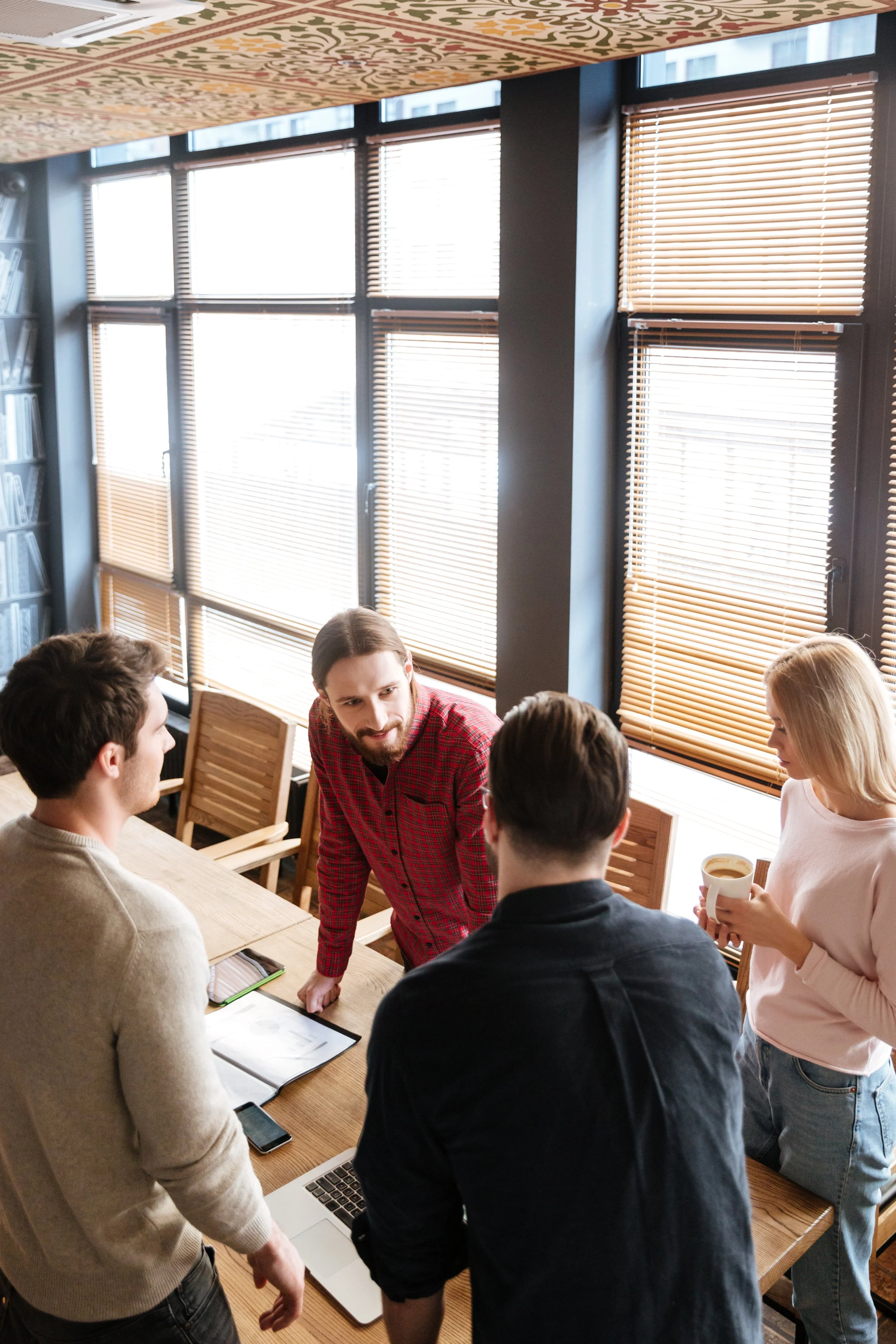 gruppo di persone che collaborano tra loro e condividono obiettivi