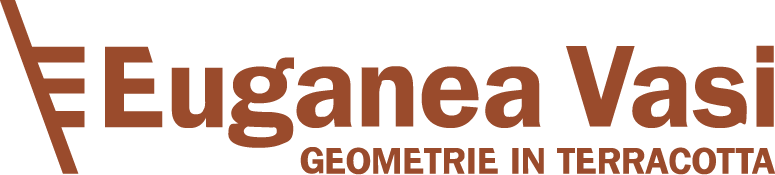 Logo con testo 'Euganea Vasi' e 'Geometrie in Terracotta' in caratteri marroni.