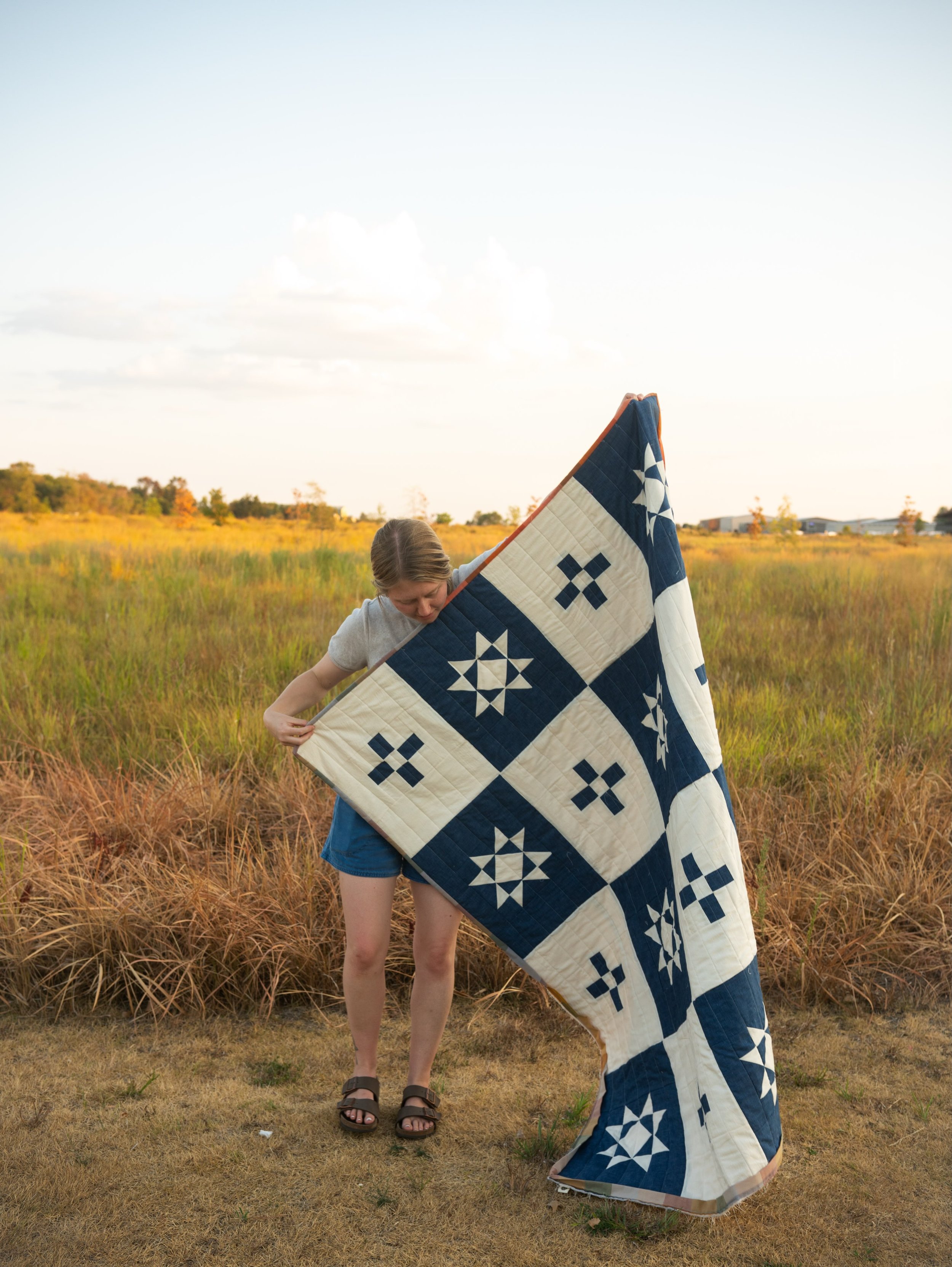Falling in love with using washed denim in quilts 🪡🤍

Loved pattern testing the Hazelwood Quilt for @raisingreaquilts !! Can&rsquo;t recommend this pattern enough. 

#hazelwoodquilt #blueandwhitequilts #handmadequilt #quilted #beginnerquilter