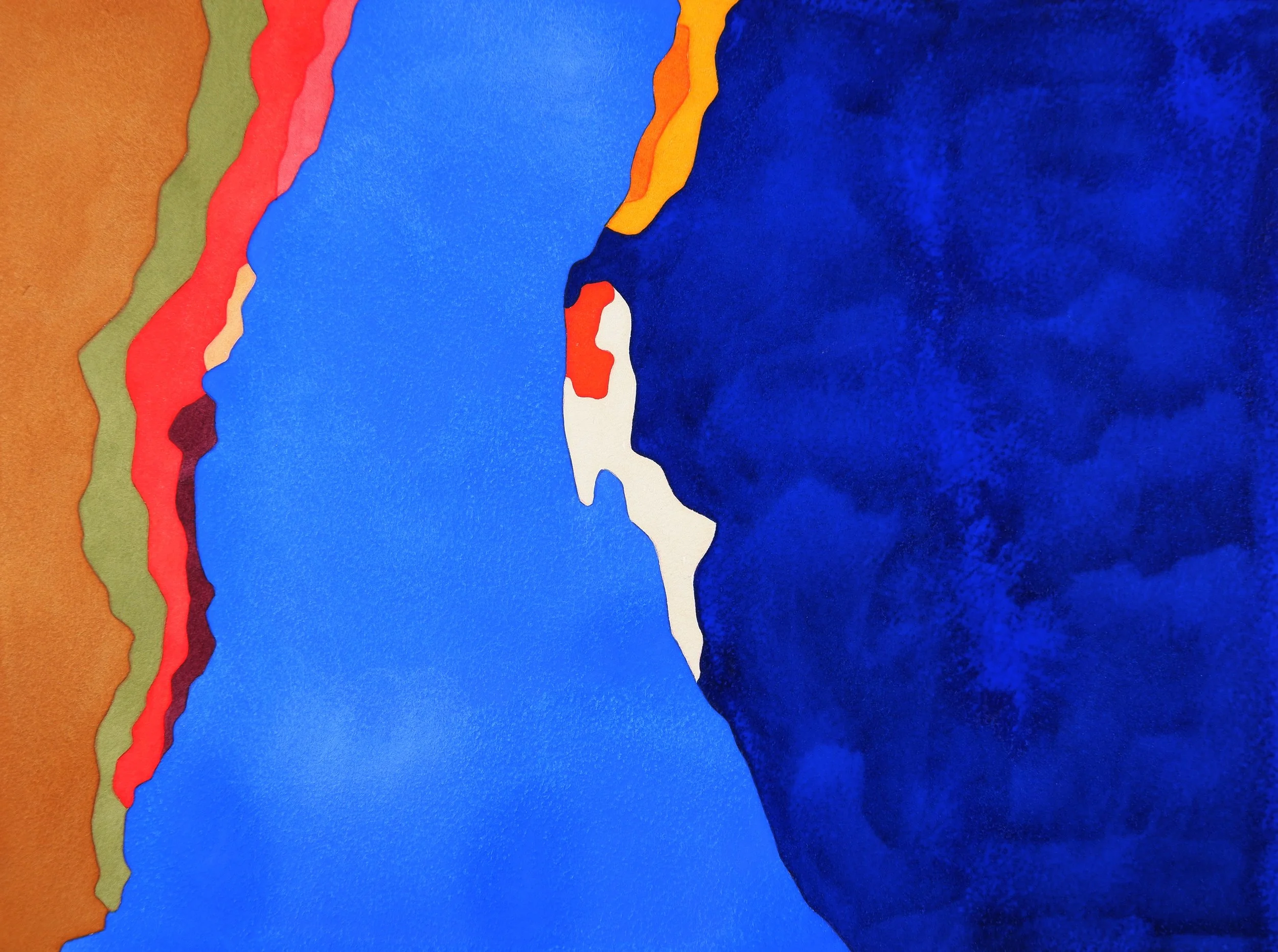Une œuvre d'art abstraite avec des couches de papier coloré superposées, allant du brun à l'orange, puis du vert, du rouge, du bleu clair et foncé, avec un fond bleu profond.