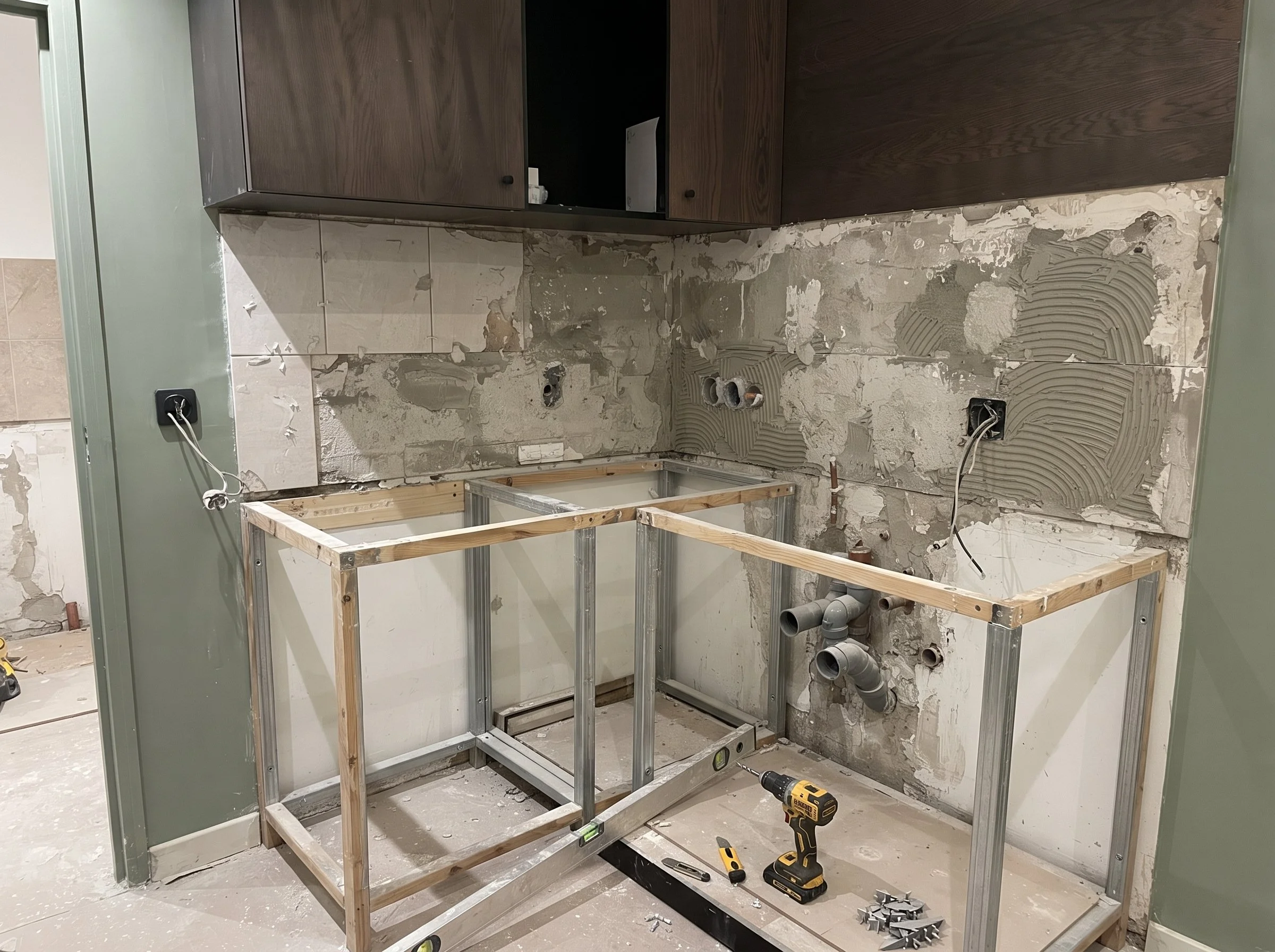 Kitchenette_renovation_unfinishe…_2K_202607271605.jpeg