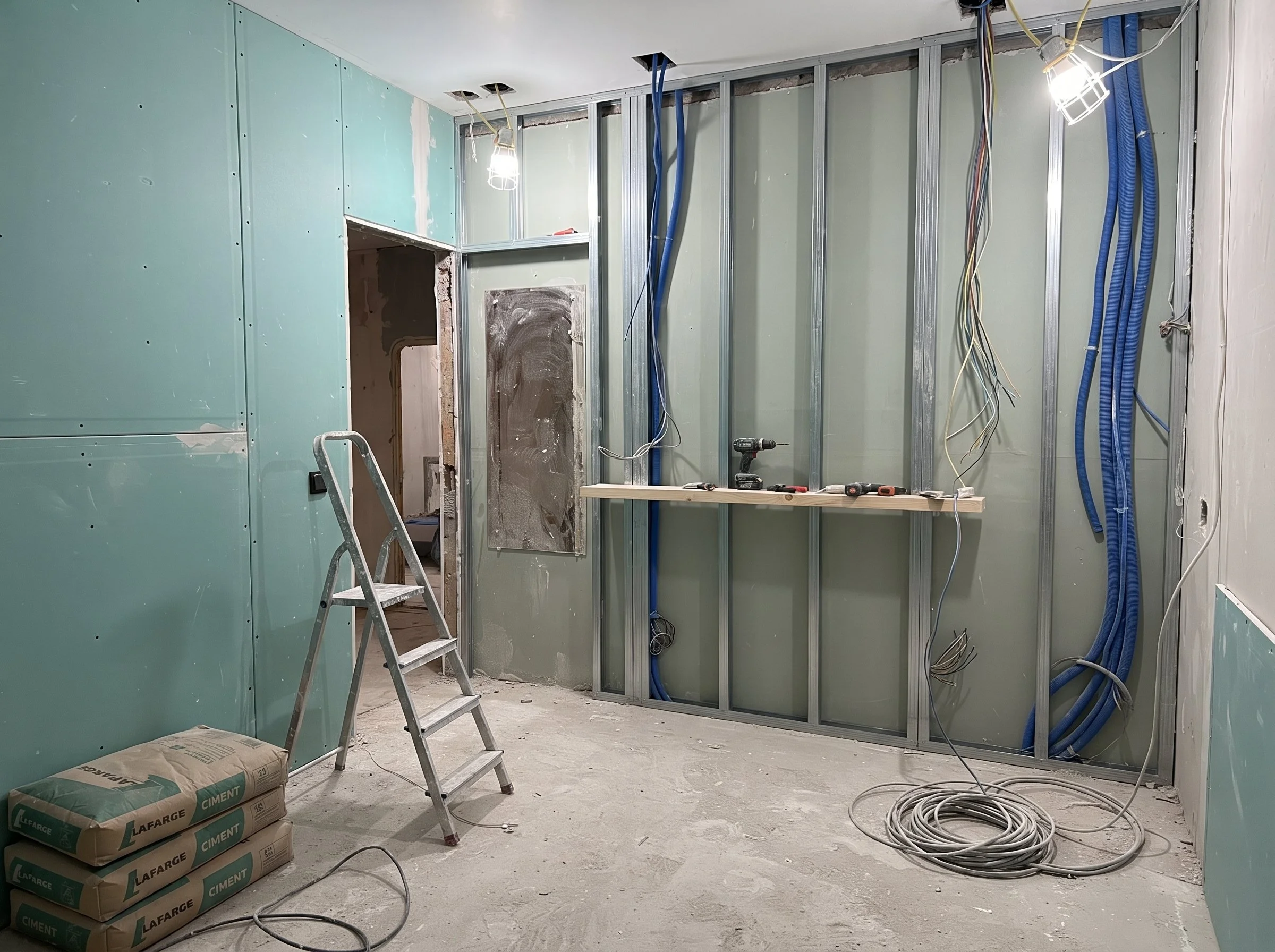Apartment_under_renovation_const…_2K_202607271608.jpeg