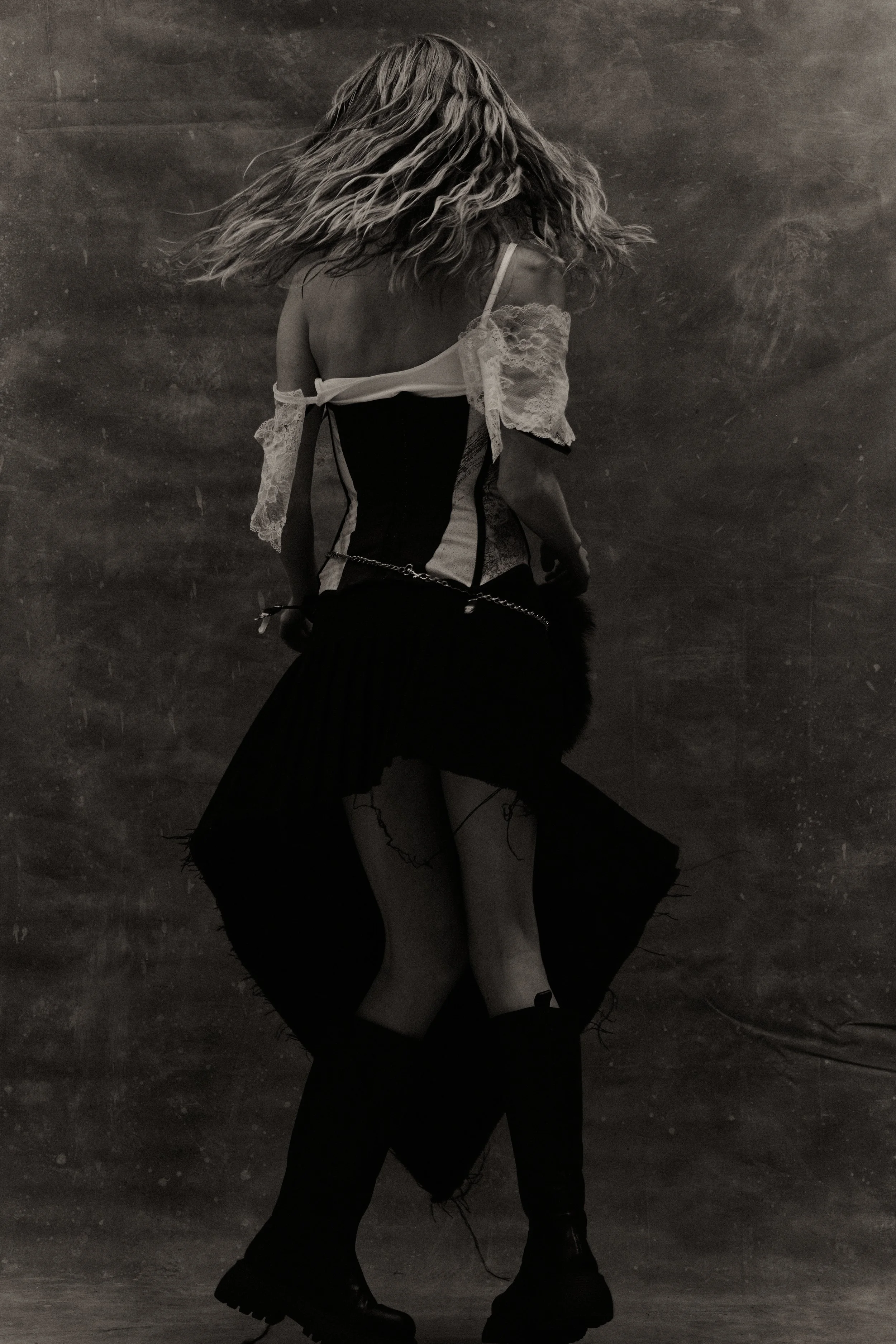 23.05.08_ISSYBRIGHTMORE_STUDIO_LOOK7_1383.jpg