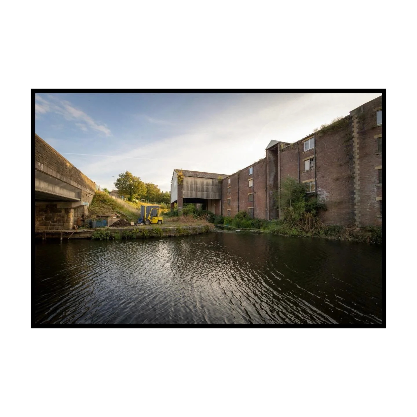 Walks along the canal. Enjoying the nicer weather, can&rsquo;t wait for the lighter evenings

#canonr6markii #frontphotography #capturebritain #rentalmag #pixsoulfeed