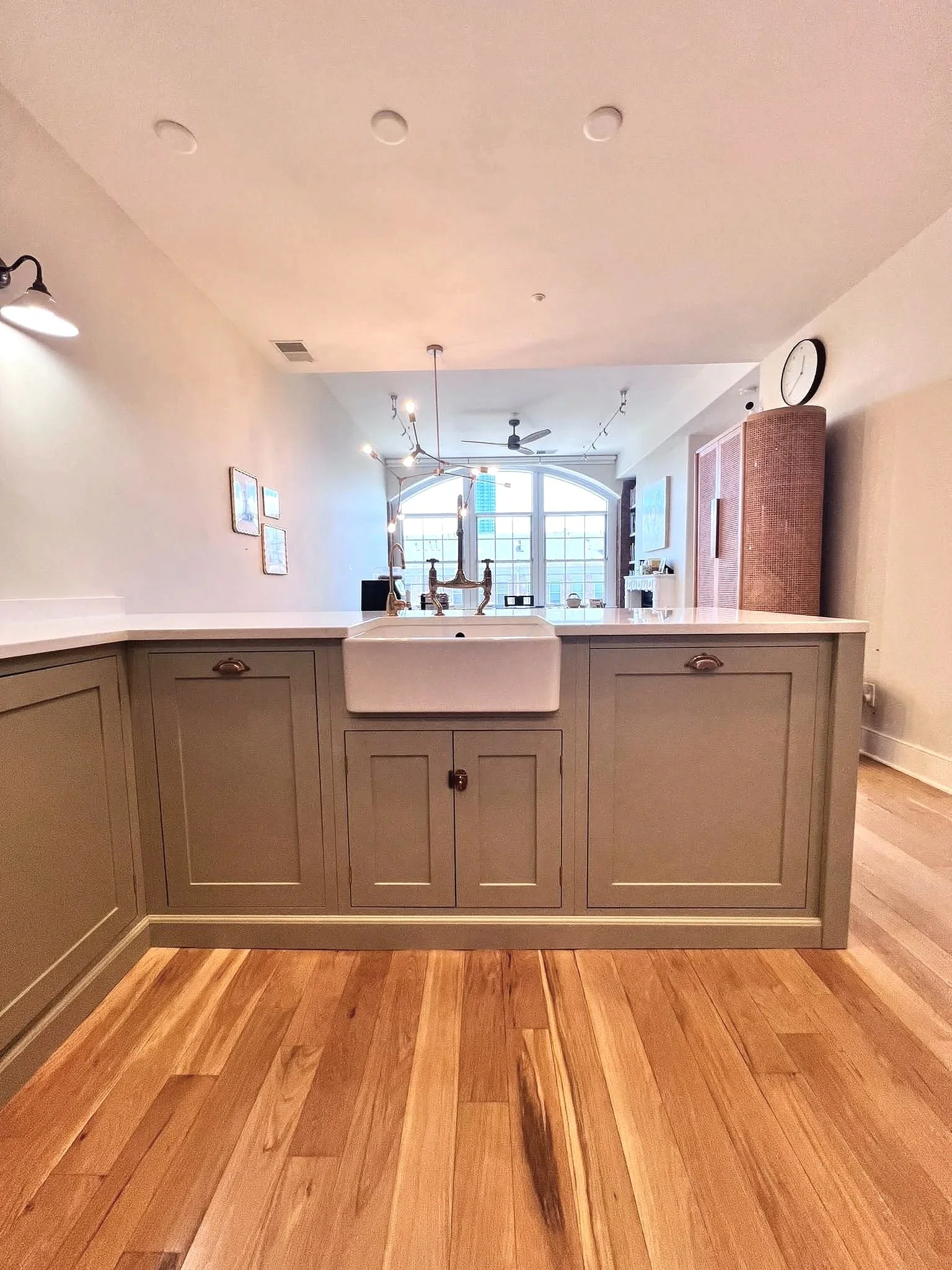 New kitchen with farmhouse sink