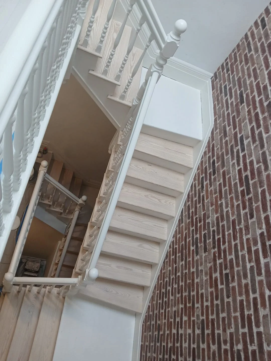 Brick veneer installation to stair wall