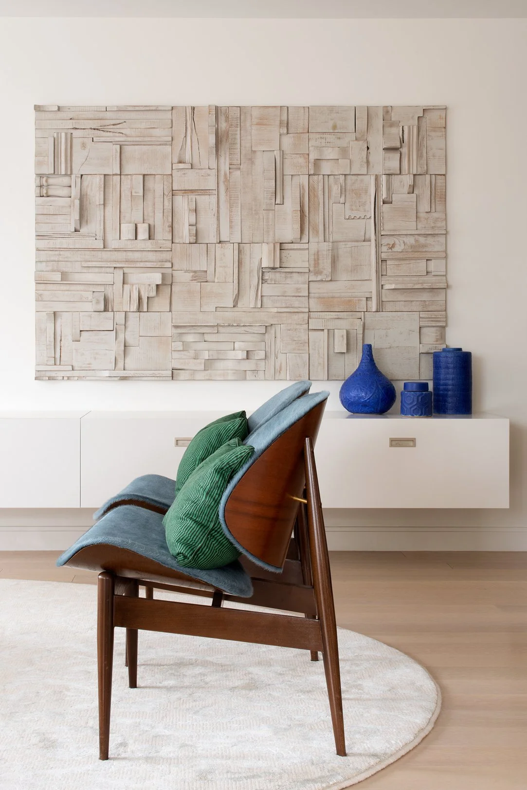 Luxury interior design by HCO Interiors featuring bespoke residential interiors, custom furnishings, modern living spaces and full-service interior design in New Jersey and New York.