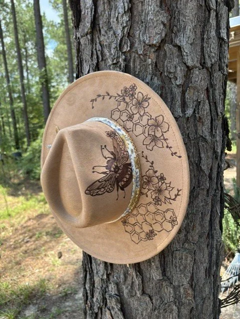 Bee in my Bonnet 1.jpg