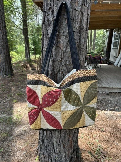 Quilted pinwheels tote bag
