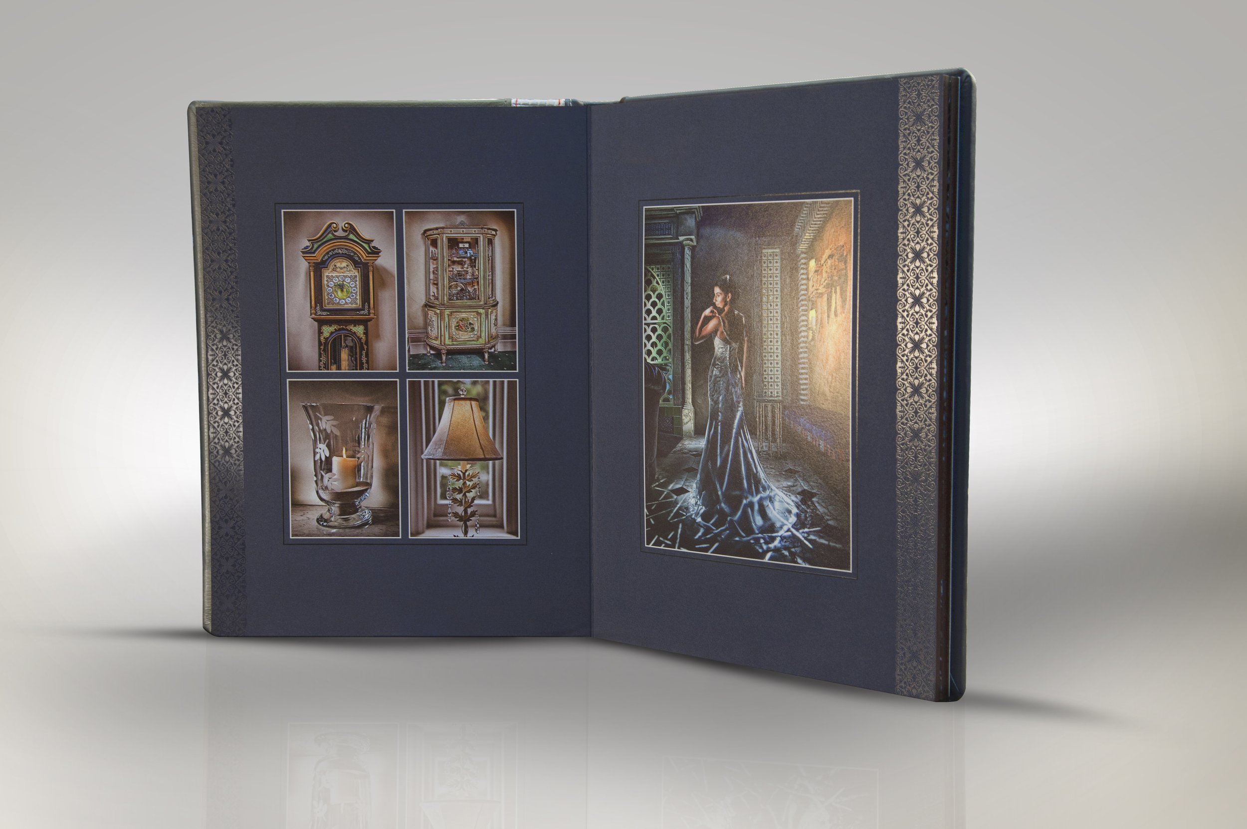 Offenes Buch mit Foto- und Kunstbildern auf einer Doppelseite, darunter antike Uhren, Lampen und eine fotografische Kunstaufnahme einer Frau in einem Raum mit orientalischem Dekor.