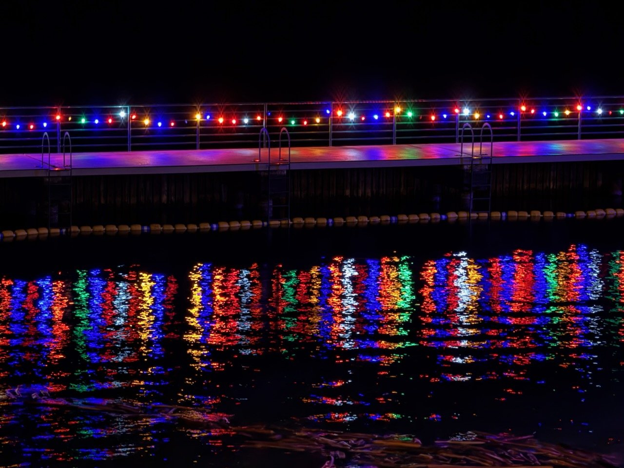manson-bay-holiday-lights-lake-chelan.jpg