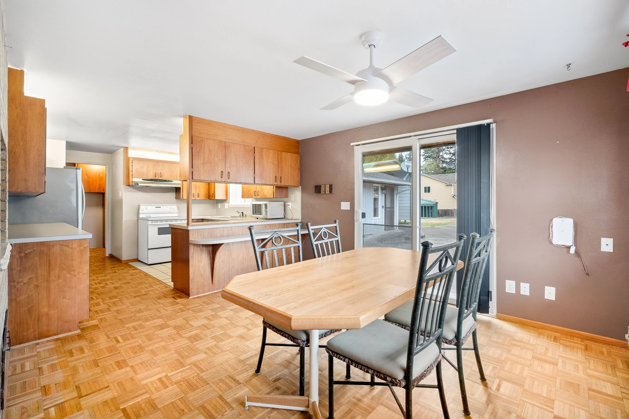 1605-126th-st-se-everett-wa-dining-room-kitchen.jpg
