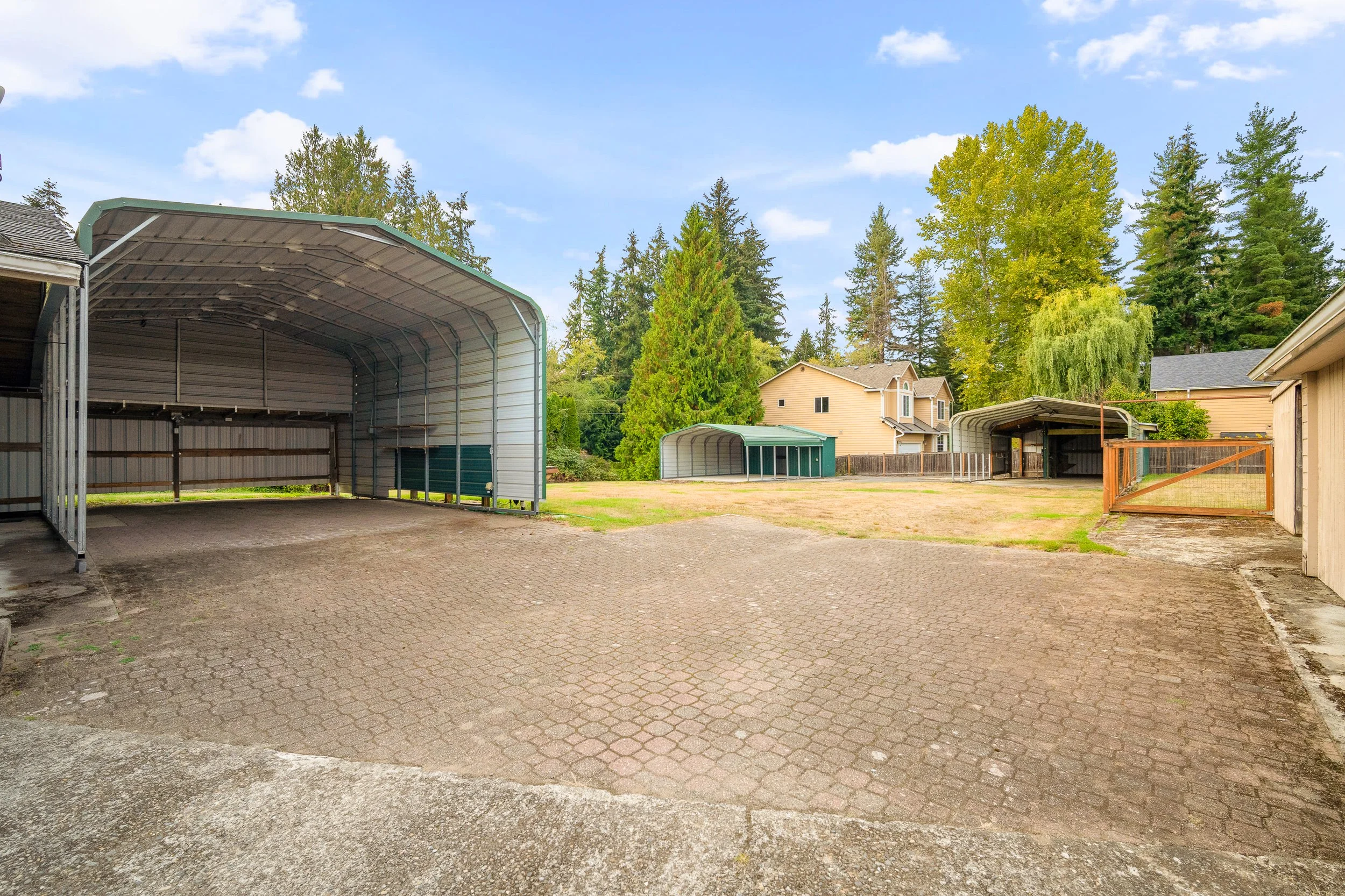 1605-126th-st-se-everett-wa-covered-storage-outbuildings.jpg