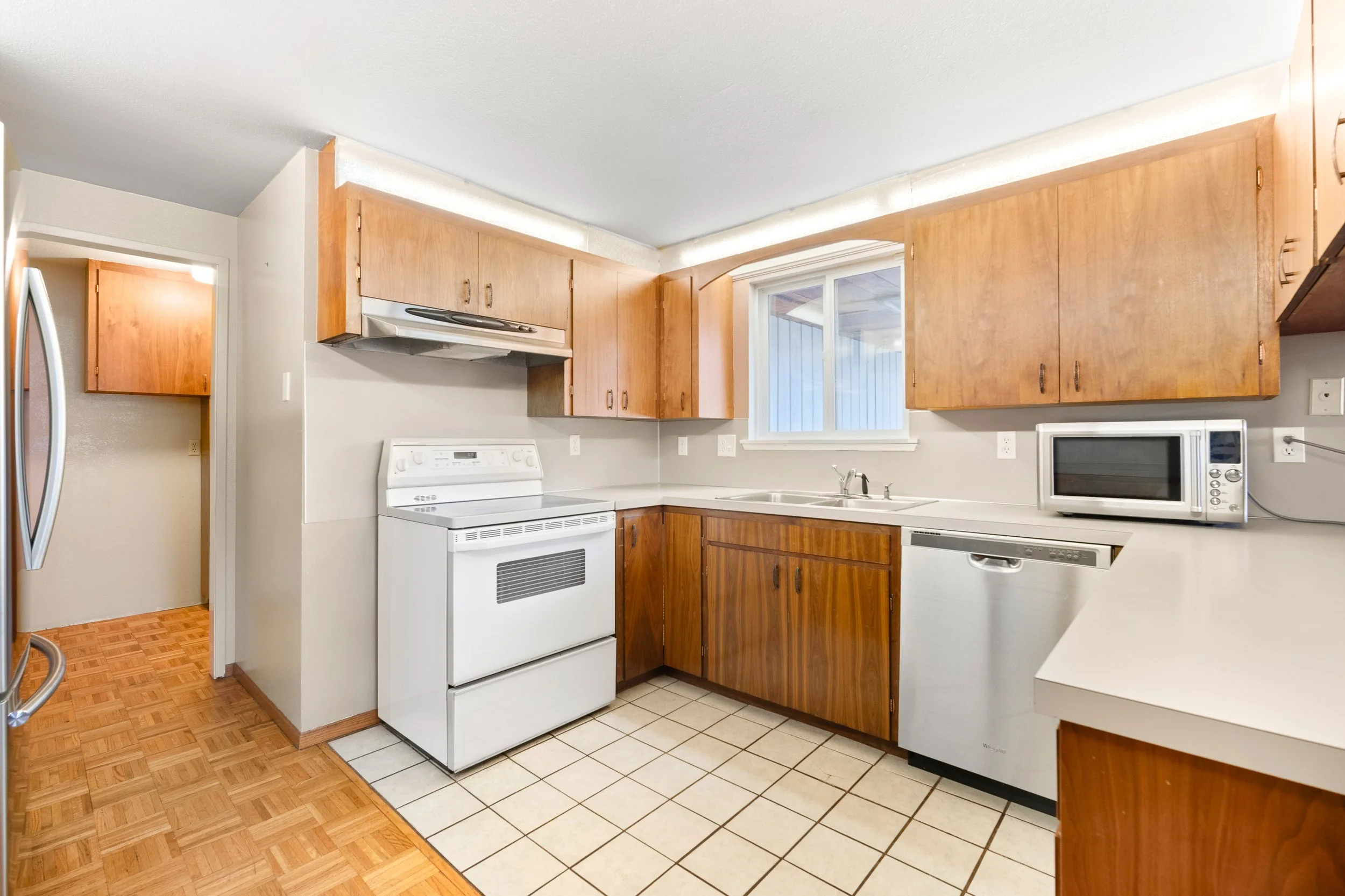 1605-126th-st-se-everett-wa-kitchen.jpg
