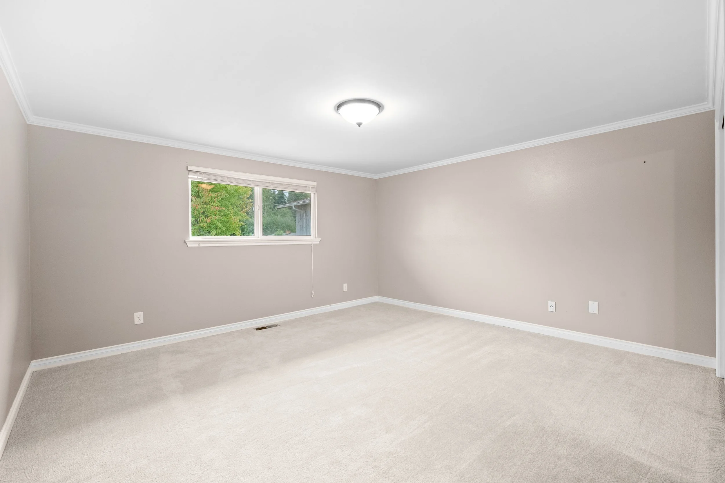 1605-126th-st-se-everett-wa-primary-bedroom.jpg