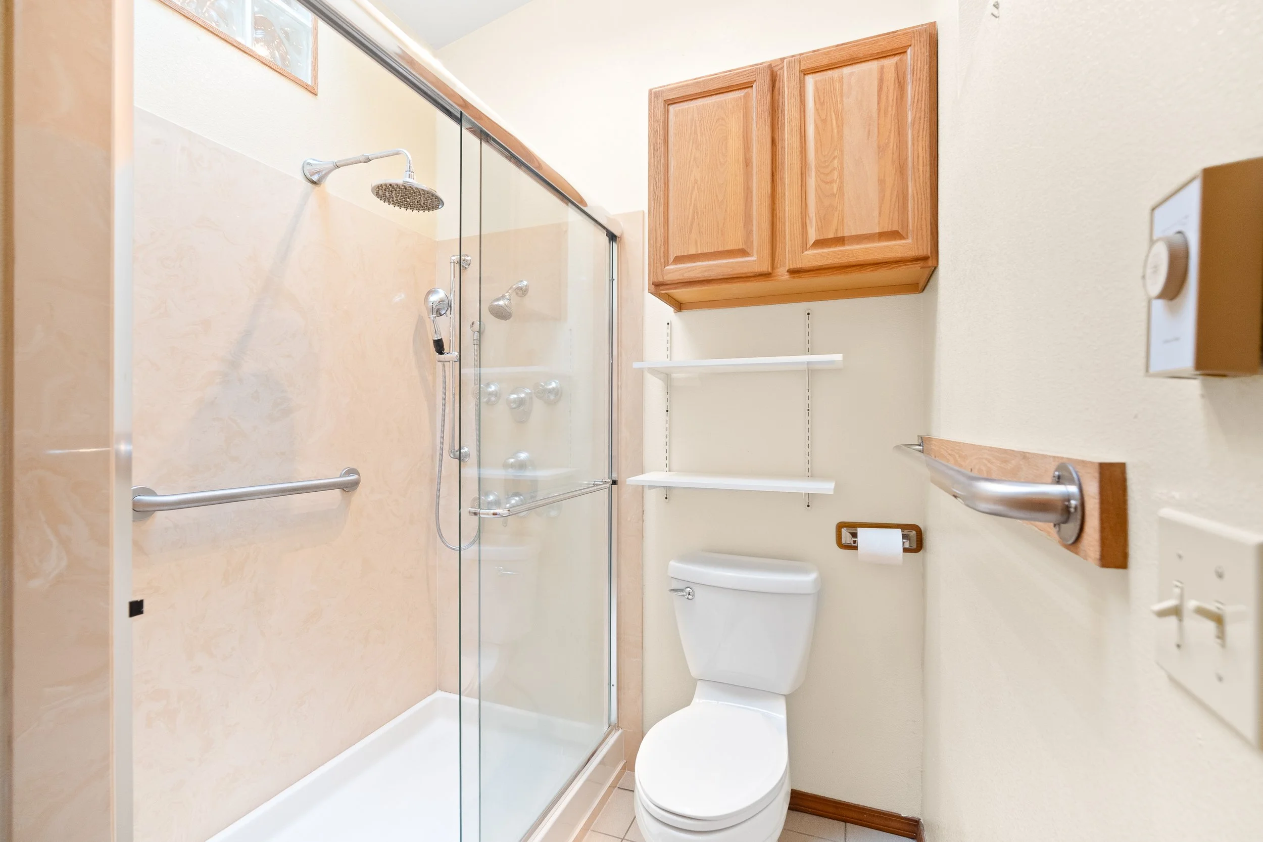 1605-126th-st-se-everett-wa-flex-room-bathroom.jpg