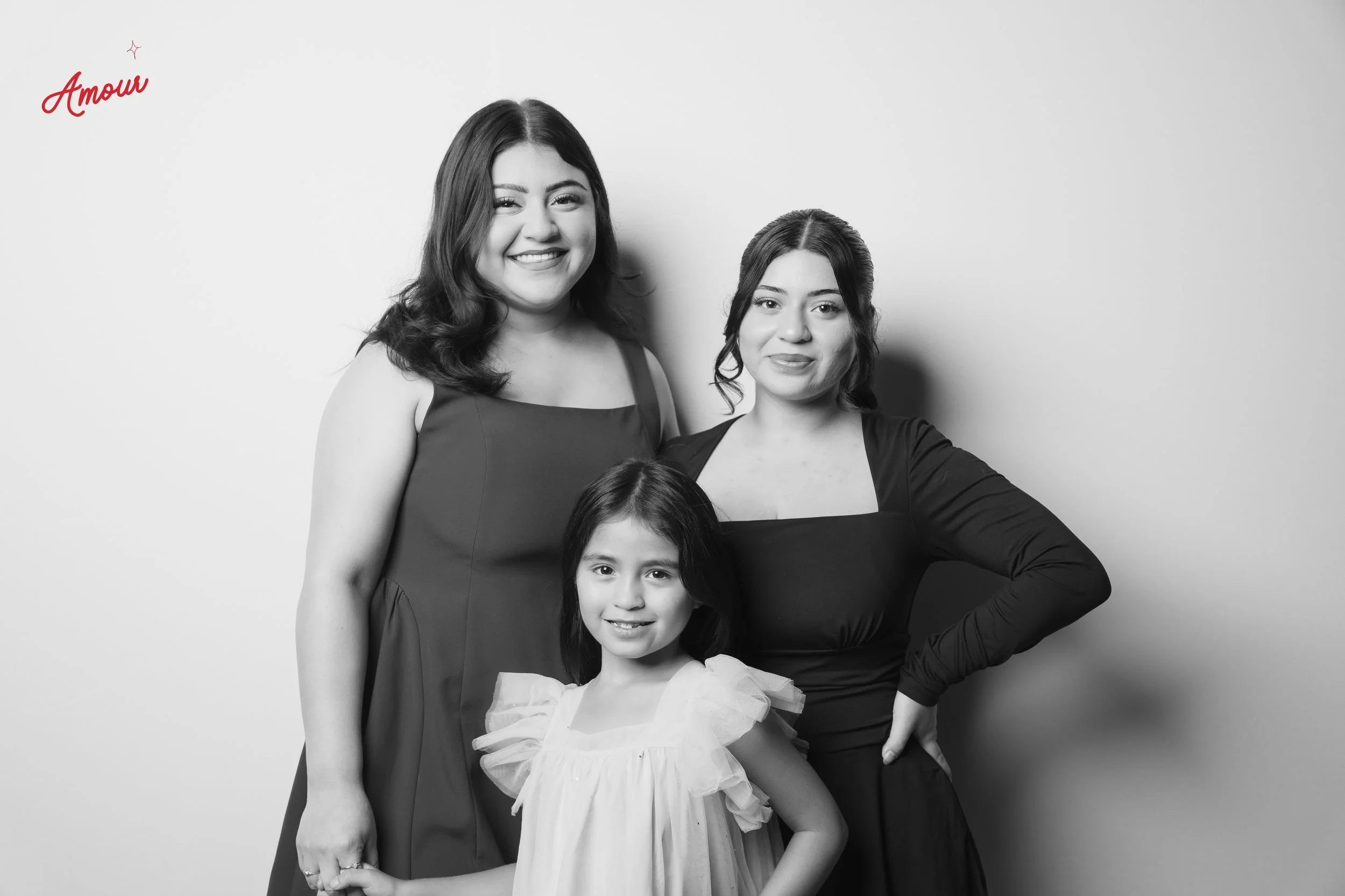 AMOUR GALLERIA FRIENDS & FAMILY-131.jpg