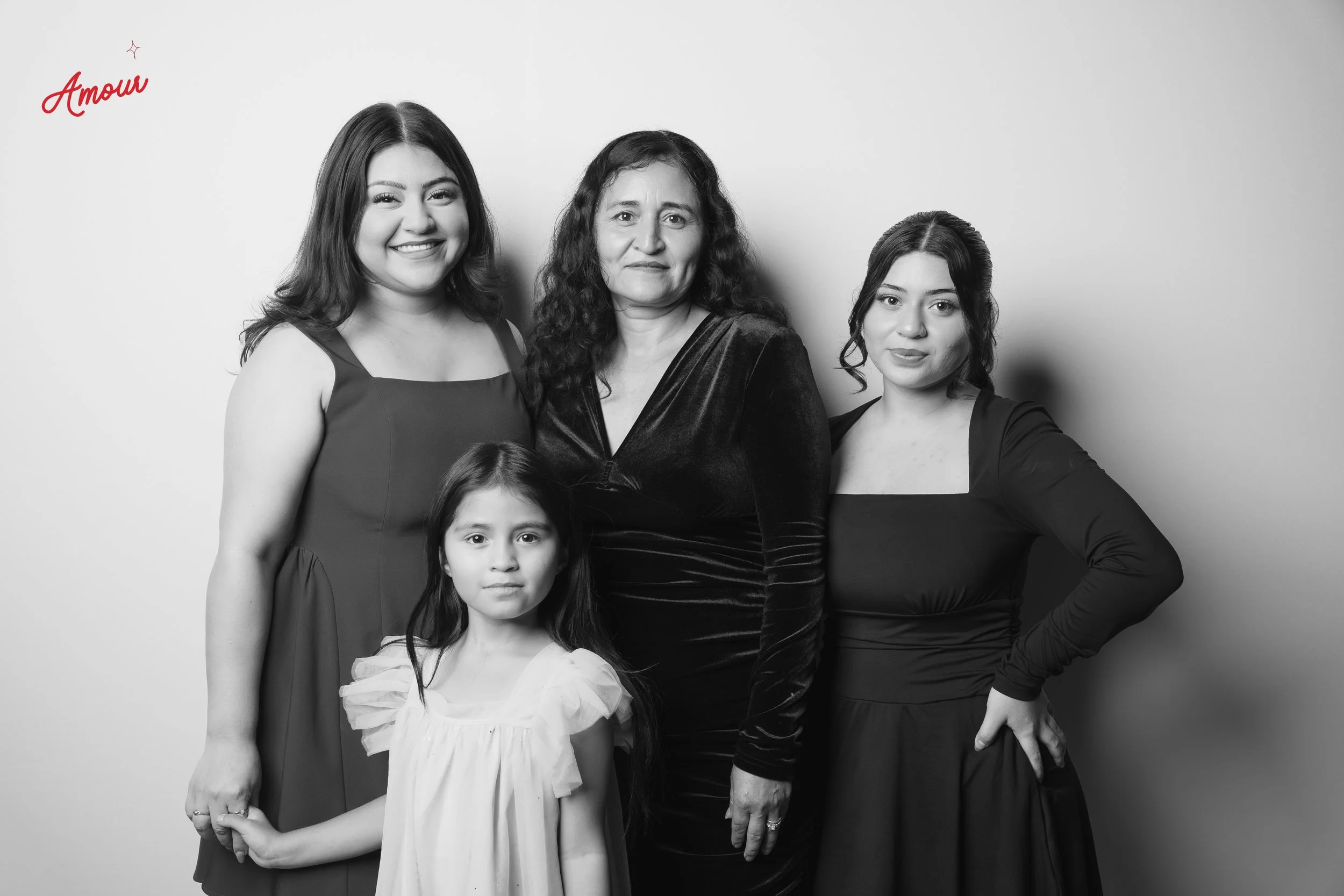AMOUR GALLERIA FRIENDS & FAMILY-127.jpg