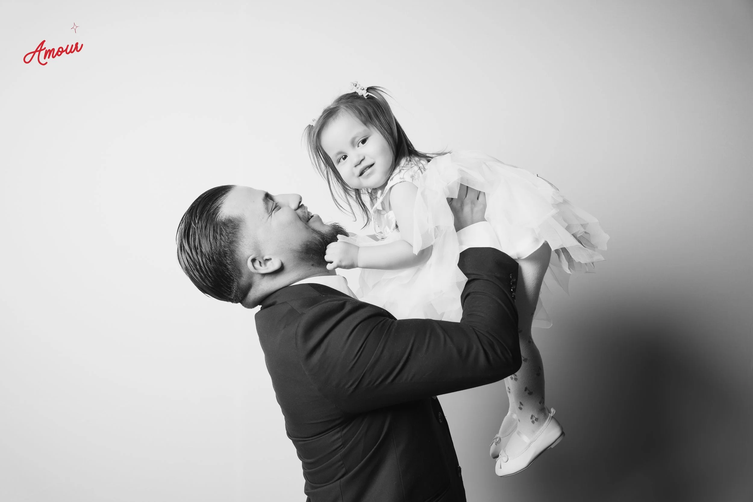 AMOUR GALLERIA FRIENDS & FAMILY-114.jpg