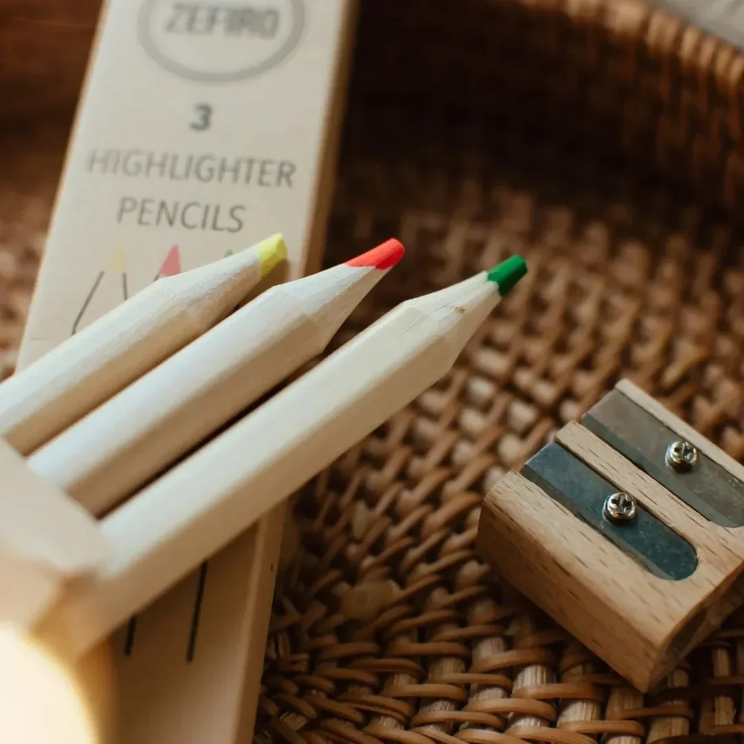 These awesome highlighter pencils do the same job as plastic highlighters but without the plastic. Made from FSC-certified beech wood.. And they won't bleed thru paper. Great eco-friendly alternative. 