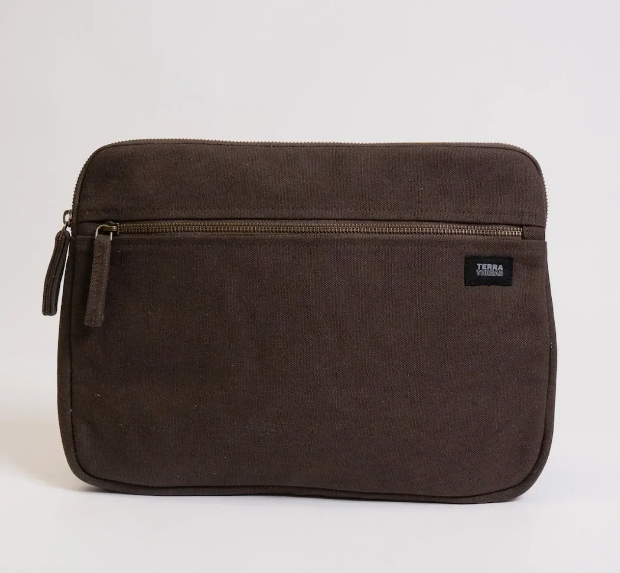 Terra Thread's laptop carrying sleeve is made of heavy duty organic cotton, cotton padding and zero plastic. Safe for people, safe  for the environment. Made in a Fair Trade factory. This one pictured is designed for a 14-inch MacBook Pro. This one h