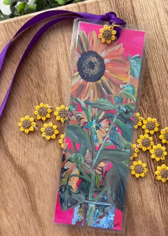 Tara Peterson is a self taught artist based in Jacksonville, NC and owner of Detourthirty9 LLC, established in 2023 after transitioning from a 14-year career in the North Carolina Public School System.