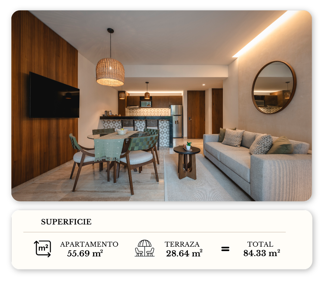 Salón de apartamento con área de comedor, sala con sofá y mesa auxiliar, cocina moderna en fondo, decorado con madera, paredes blancas y espejos, iluminación moderna, decoración minimalista.