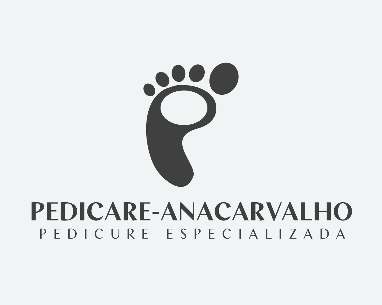 Logo de pedicure-anacarvalho com uma pegada de pé estilizada e o nome da empresa em português e inglês.