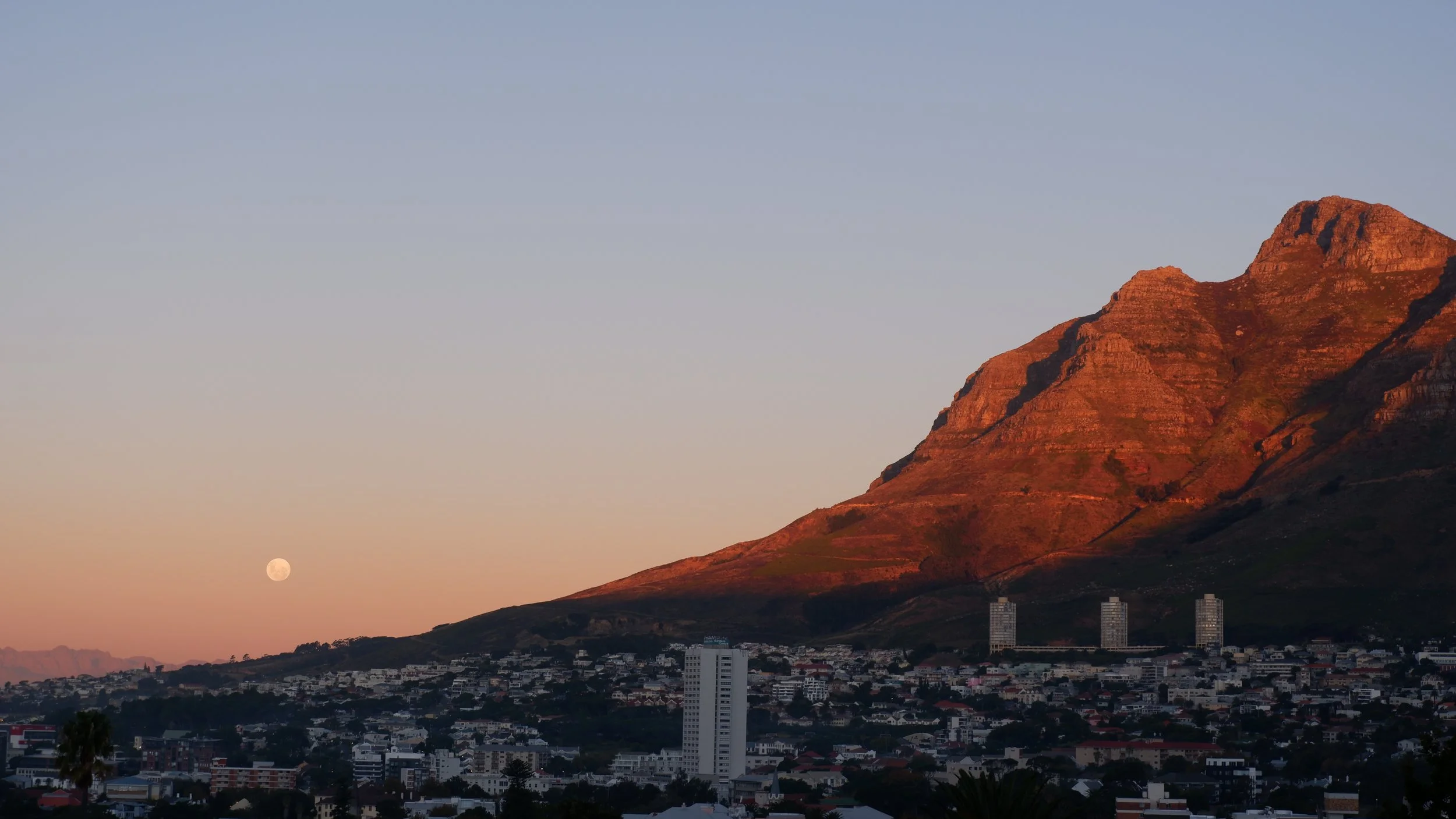 Full Moon rising alongside Devils Peak, Table Mountain, Cape Town