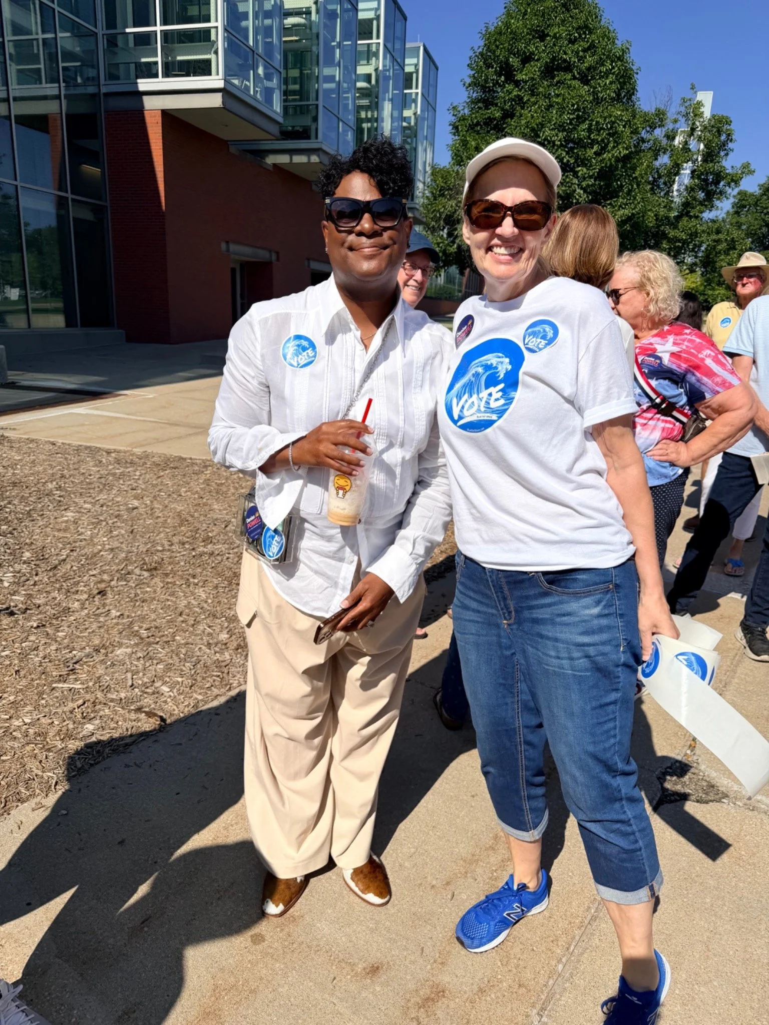 blue-dot-wave-denise-powell-campaign-supporters-outdoors-03.jpg
