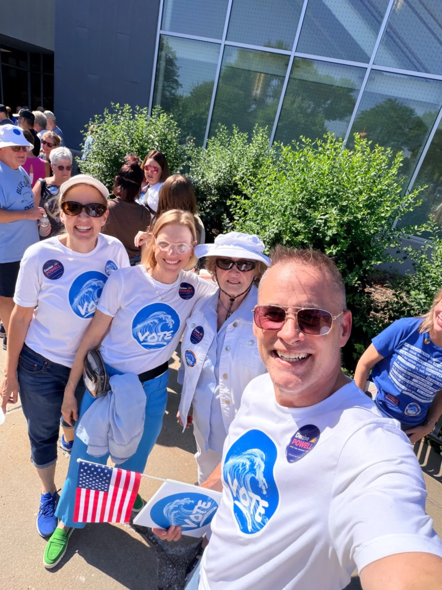 blue-dot-wave-denise-powell-campaign-supporters-selfie-01.jpg