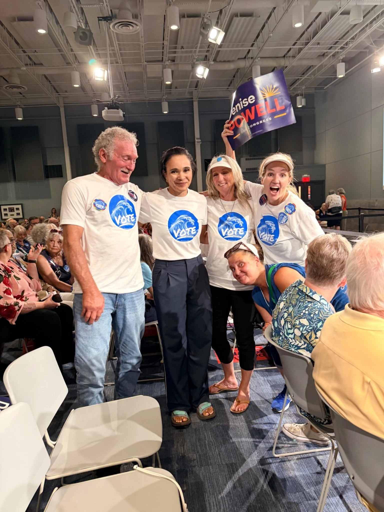 blue-dot-wave-denise-powell-event-group-photo-13.jpg
