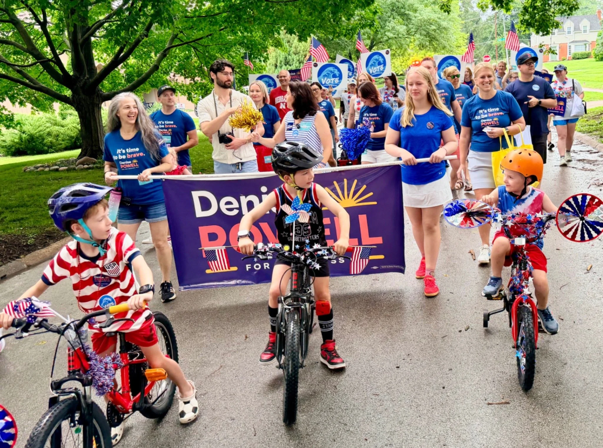 blue-dot-wave-denise-powell-parade-kids-bikes-community-18.jpg