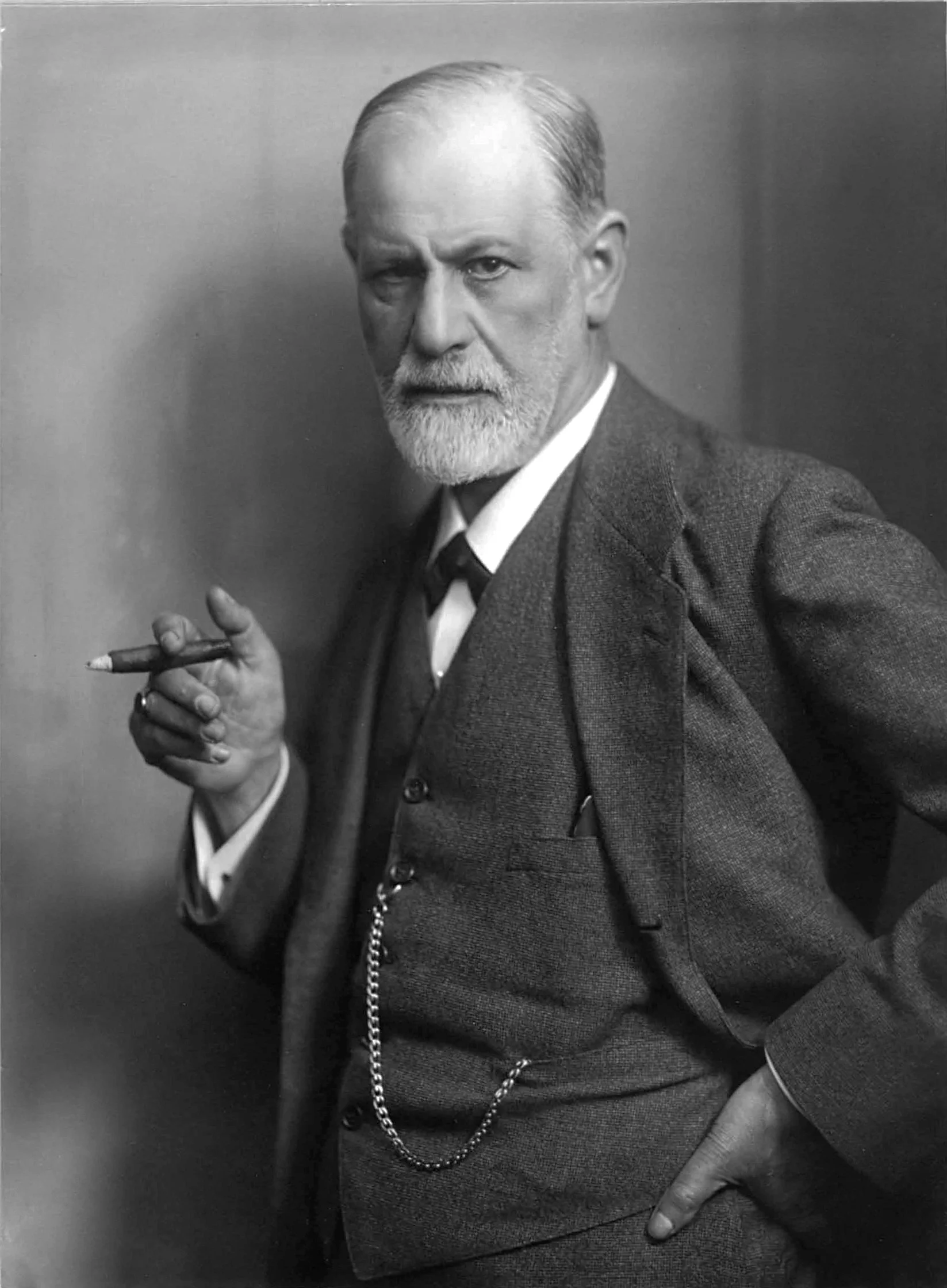 Sigmund Freud, Father of Psychoanalysis - The Freudian Lineage of AXIAPSI