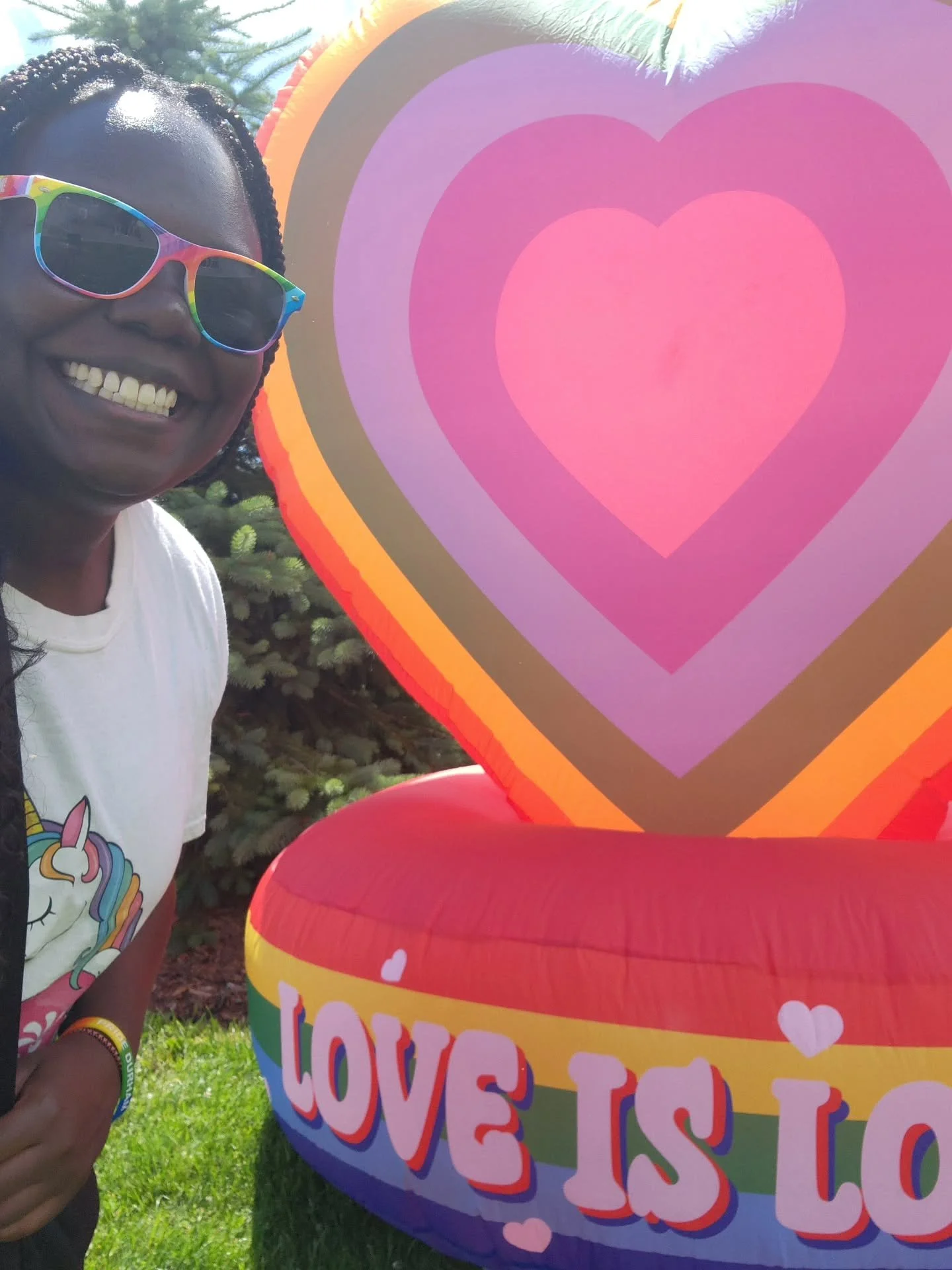 Love is lo...love!

A beautiful sunny day at @youthpridedurham yesterday celebrating Pride Month in our community. A great vendor fair, sweet treats and ofcourse my personal fav, A DRAG QUEEN SHOW!

For the past 3 years I've enjoyed seeing @wilmachec