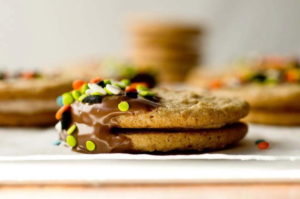 Graham Cracker Cookies with Toasted Pumpkin Marshmallow Filling
