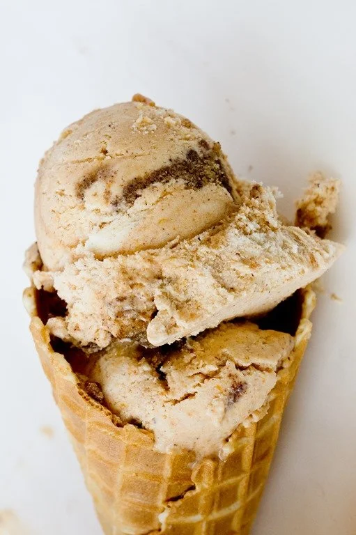 Pumpkin Cinnamon Bun Ice Cream (No Churn)
