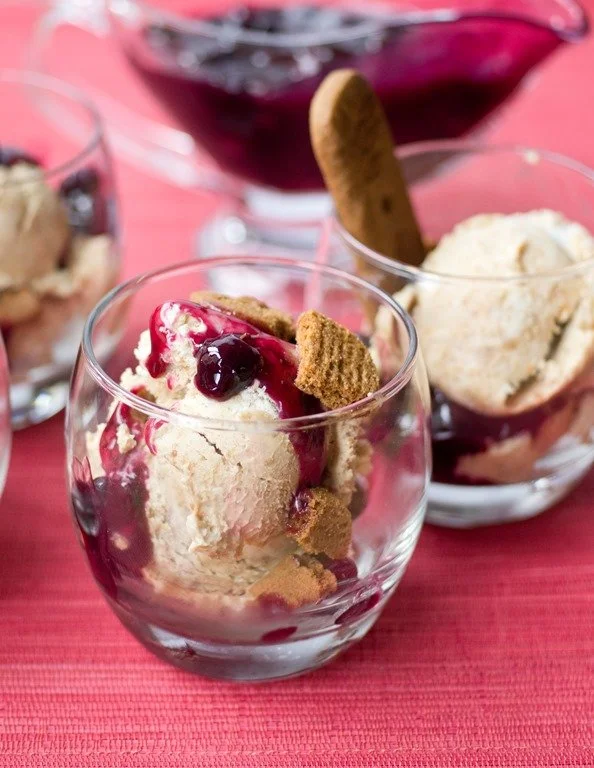 Speculoos Sundae with Warm Blueberry Sauce
