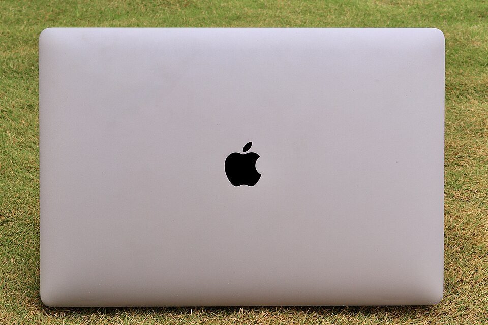 MacBook Pro 15" (2018, A1990)