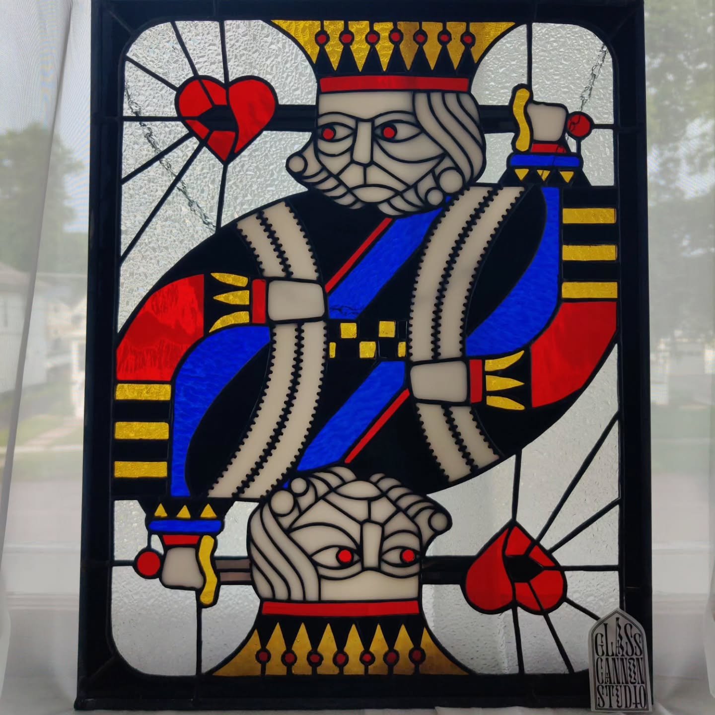 Hi new and old friends! I'm so happy to see so many creative people reaching out and connecting and cheering me on. Truly so happy my bid for connection worked. The glass community is like no other! Here are some still shots of the new piece. 👑 ❤️ ?