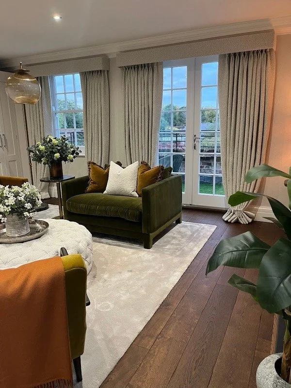 seating area with boucle curains