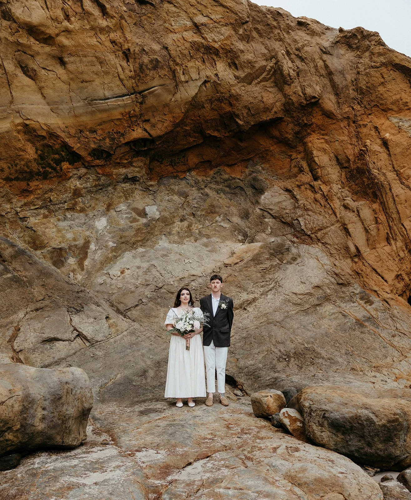 Couple eloping at Cape Kiwanda