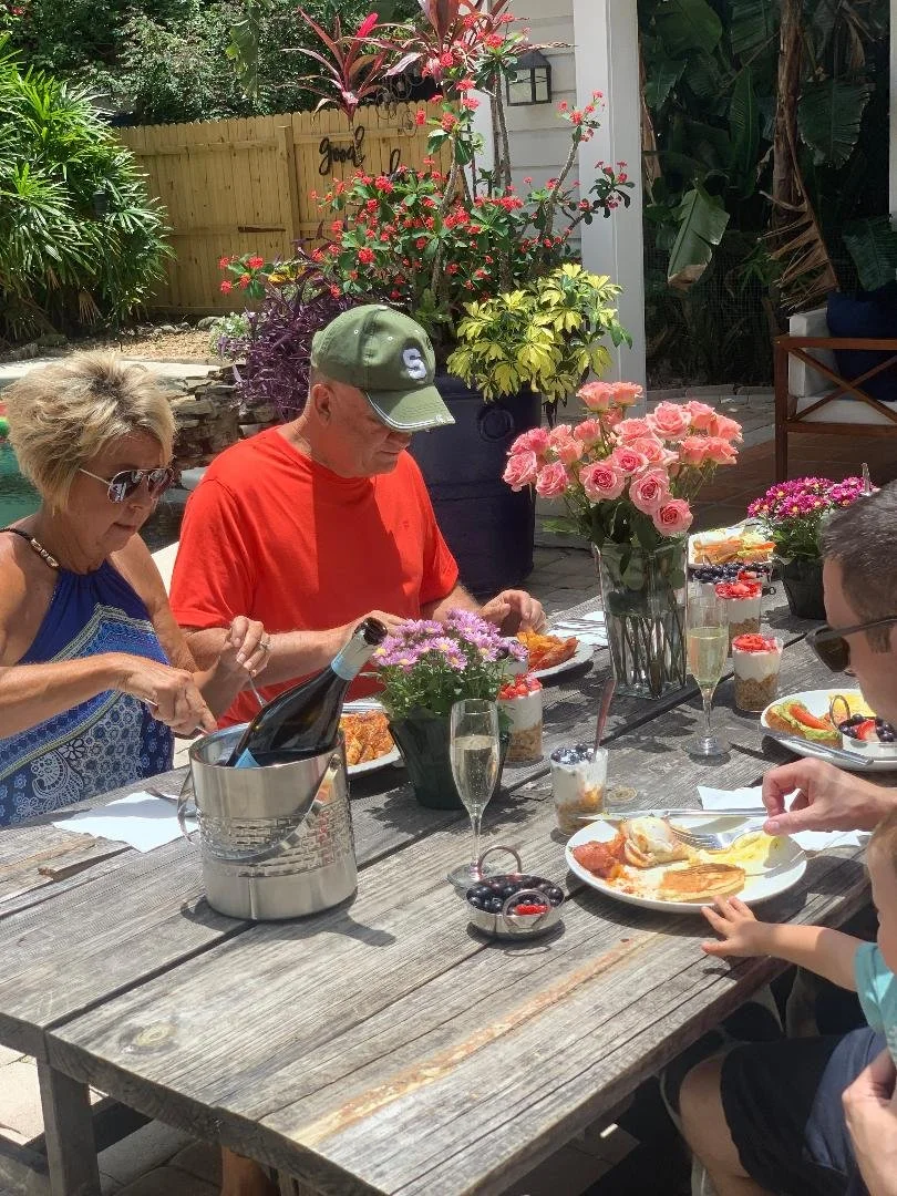 Let us organize a special dinner at home = more time with your family